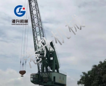 吊機抓鬥